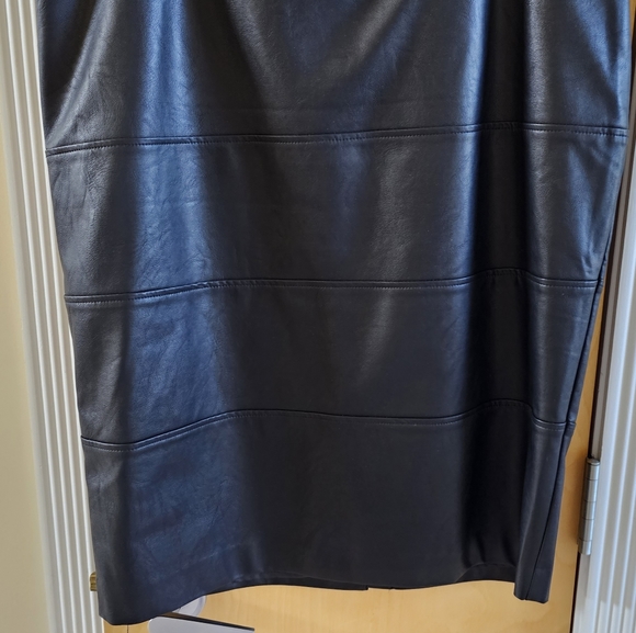 Reitmans Pleather Skirt - Picture 2 of 2